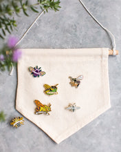 Load image into Gallery viewer, Pin and Pennant Gift Set